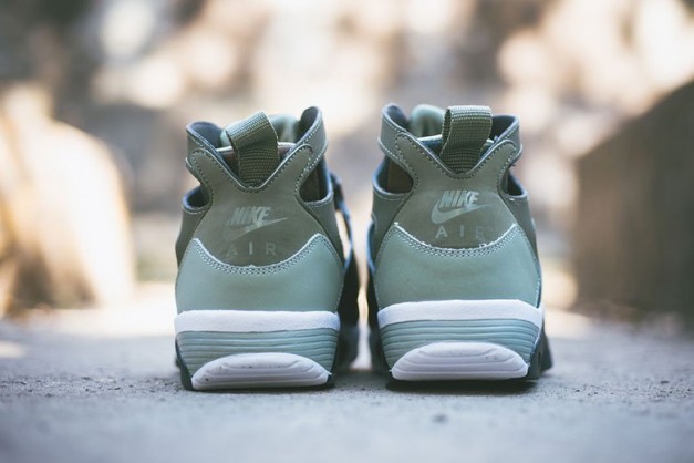 nike-air-trainer-huarache-medium-olive-3-627x418