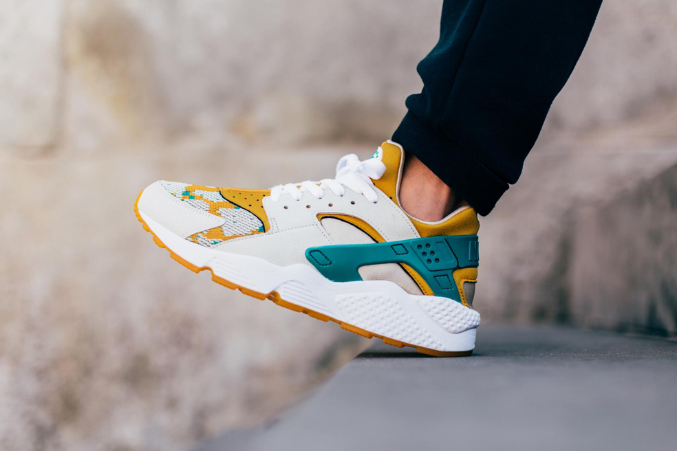 nike-air-huarache-run-light-bone-00