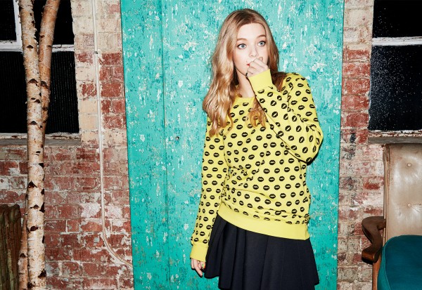 becky-hill-yellow-jumper-600x426