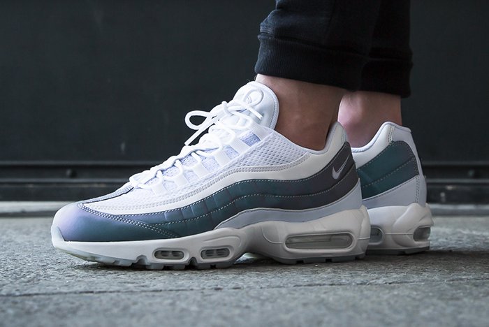 NIKE-AIR-MAX-95-PEARLESCENT-3